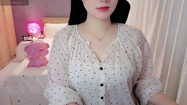 JENNIE-16 Adlı Modelin Canlı XXX Sohbeti