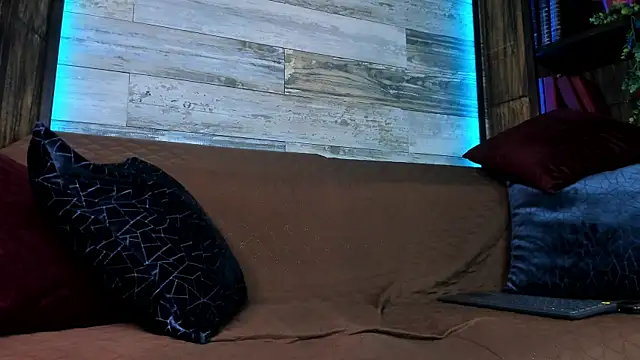 B_Wild Adlı Modelin Web Kamerası Şovu