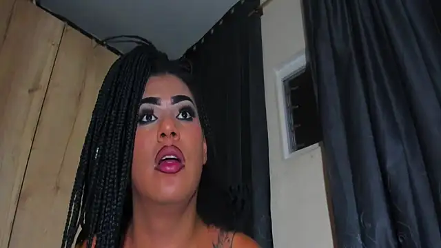 Show modela RobertaxGutierrez na web-kameri