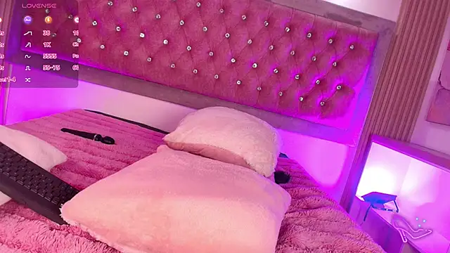 MylaDreams' Webcam Show