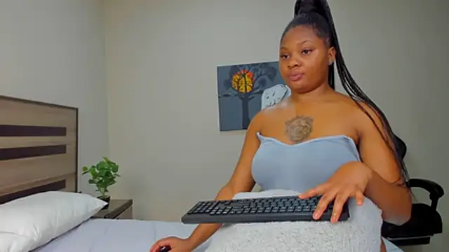 Renee-18 Adlı Modelin Canlı XXX Sohbeti