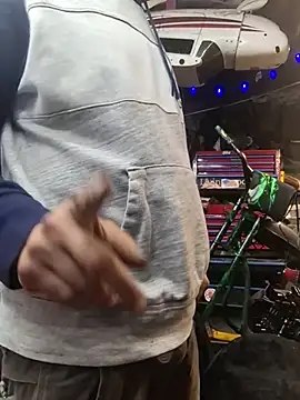 Show modela twistafatpipe na web-kameri