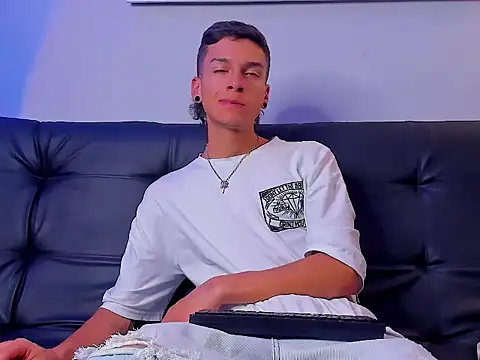 Noahh_Saky Show in webcam