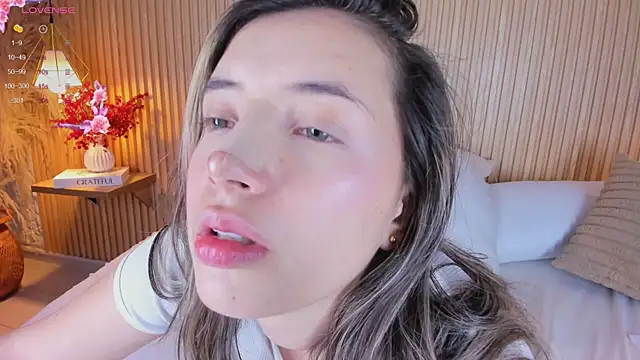 MiaBrokss_: онлайн-секс-чат