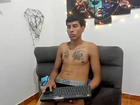 Show modela axeel-king na web-kameri