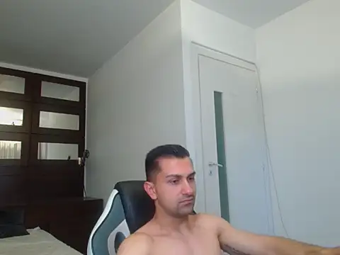 BryceReign élő XXX-chatje