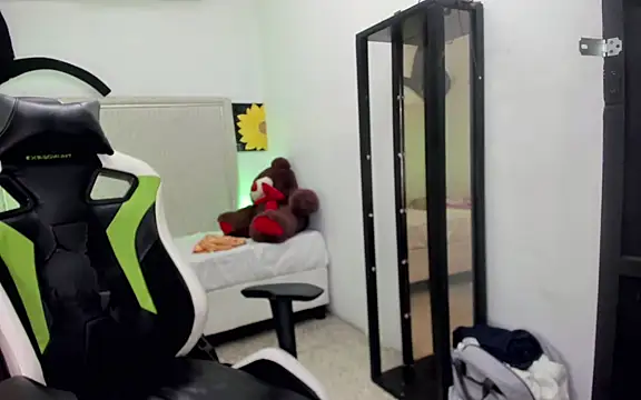 Chatroom XXX en direct de Angel_foxc_