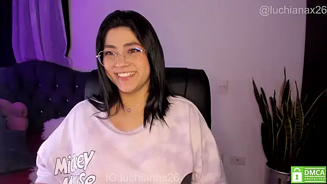 lucy26_ Adlı Modelin Canlı XXX Sohbeti