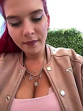 Chatroom XXX en direct de RiriRoseey