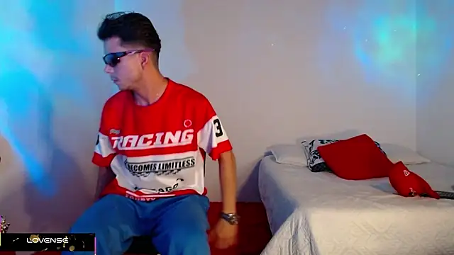 black_west Show in webcam