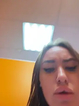 KiraSunshine Adlı Modelin Canlı XXX Sohbeti