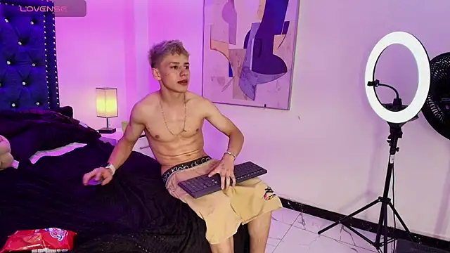 Chelsea_and_maxn Webbikameraesitys