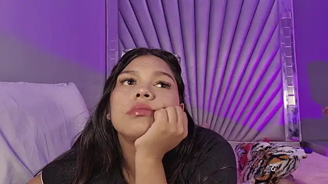 HatsaJones Adlı Modelin Canlı XXX Sohbeti