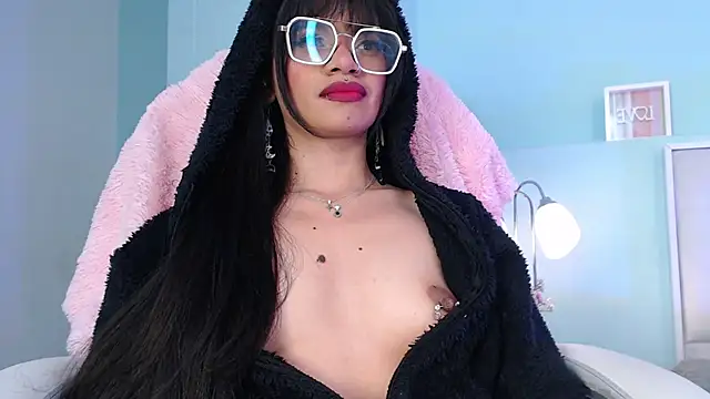 Emerald_gh Chat XXX in diretta