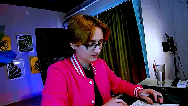 LixeLuna Adlı Modelin Canlı XXX Sohbeti