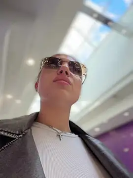 pinkstar_ élő XXX-chatje