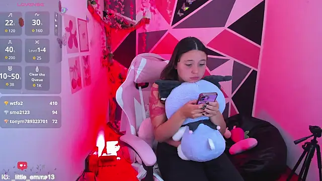 Chat +18 de little_emma0 ao vivo