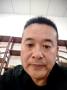 LL-2026xxx: διαδικτυακό σόου στην κάμερα