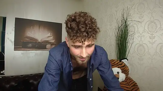 KyloEast webcam show