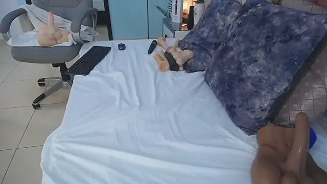 nana_levy's Live XXX Chat