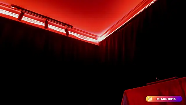 MiaKnoxのウェブカメラショー