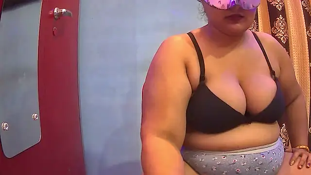 MAYA100 Adlı Modelin Web Kamerası Şovu