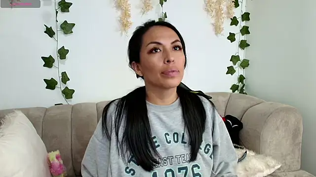 Chatroom XXX en direct de Emma_Sanz__