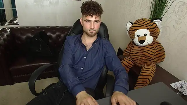 KyloEast Webcam Show