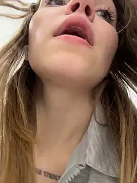 StreetSquirt 现场XXX聊天