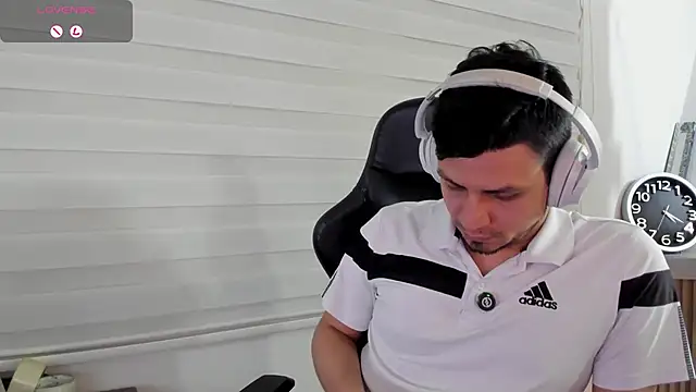 Онлайн чат XXX Rick_Adams