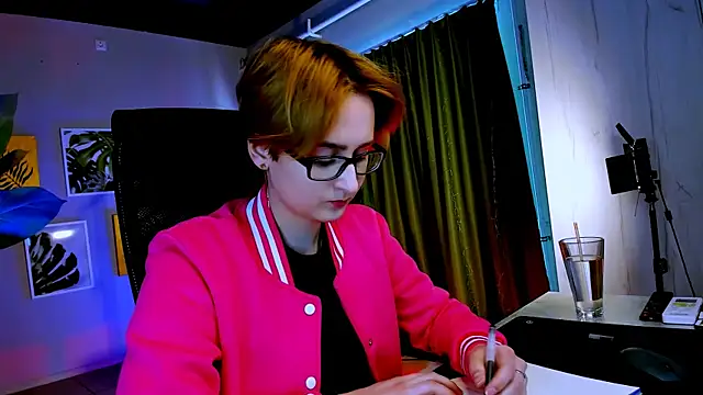 دردشة LixeLuna الجنسية المباشرة