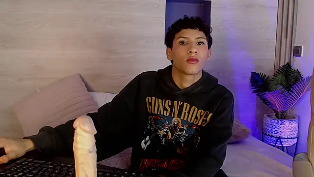 Velvet_An: διαδικτυακό σόου στην κάμερα