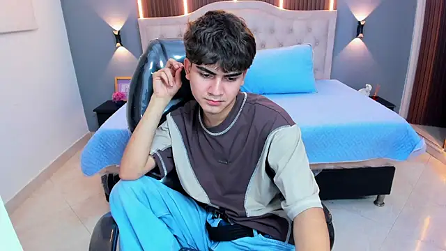 Tommy18__'s Live XXX Chat