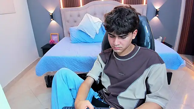 Tommy18__ élő XXX-chatje