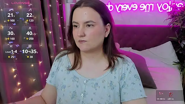 FeralPeach live XXX chat