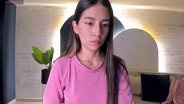 TaraLawrence's Live XXX Chat