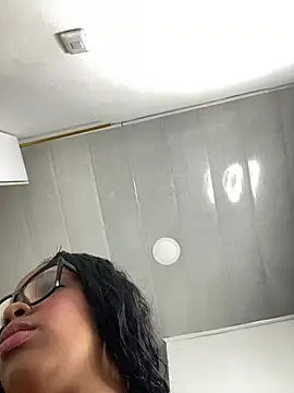 NV-Nikoll live XXX chat