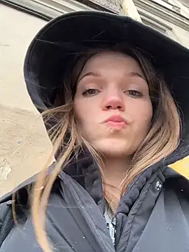 StreetSquirt live XXX chat