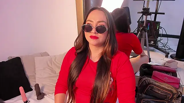 SabrinaVantress' Live XXX Chat