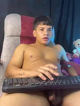 Aless_bigg live XXX chat