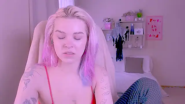 XXX chat uživo modela Hot_Blonda