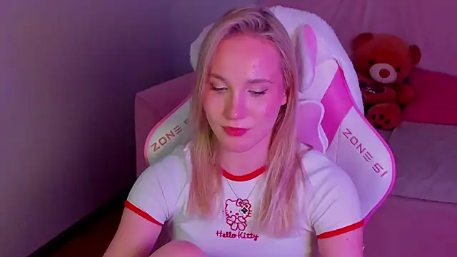 ElaraVoltage's Webcam Show