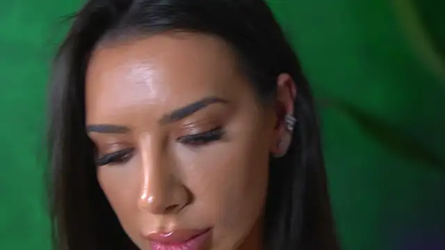 FoxieJullia Adlı Modelin Canlı XXX Sohbeti