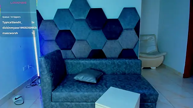 Latrellx7 Show in webcam