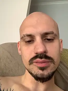 XXX chat uživo modela AssHunter4k