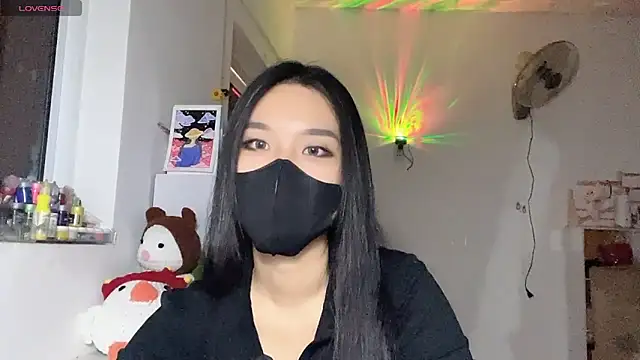 Tieu-May élő XXX-chatje