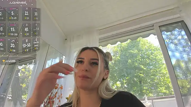 Ella_Vee 现场XXX聊天