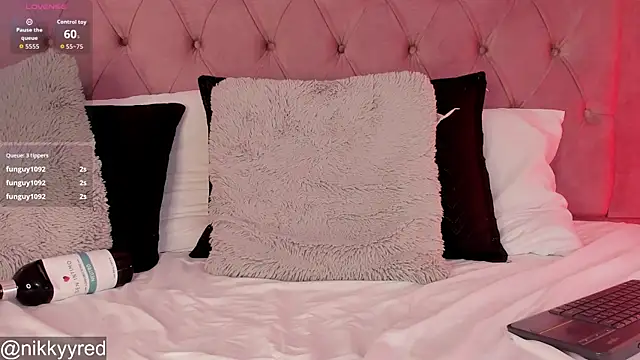 Chat +18 de Nikky_Red_ ao vivo