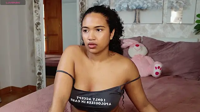 Show modela MilaTeenX na web-kameri