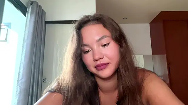 kamila_18_french's Webcam Show